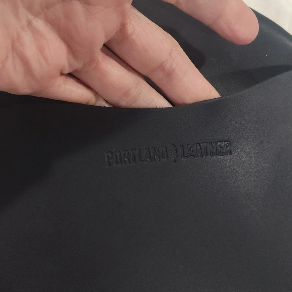 Portland Leather Large Circle Crossbody Bag In Black - Picture 3 of 11